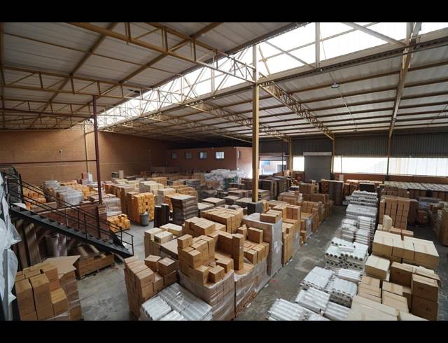 2,148M² WAREHOUSE TO LET IN LASER PARK